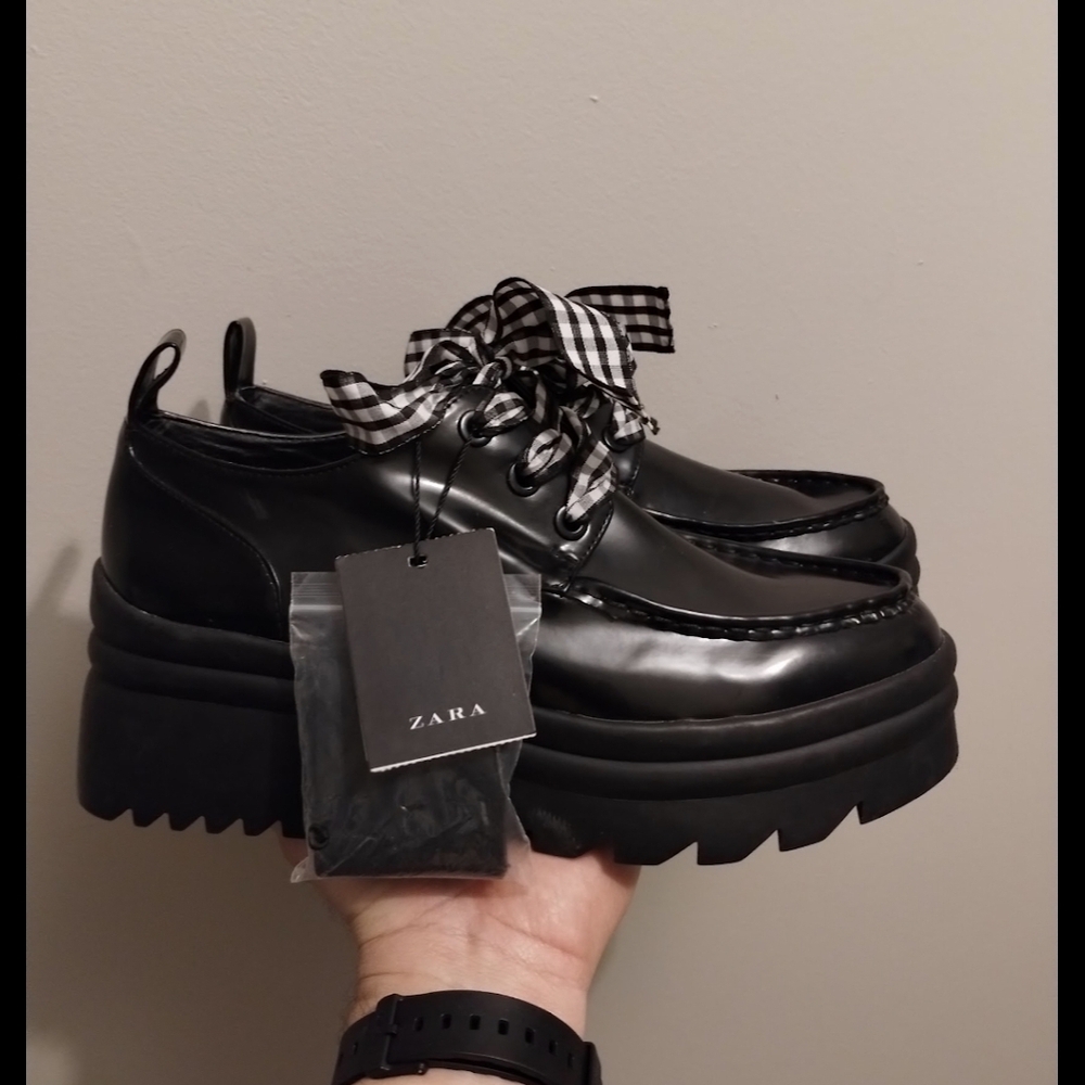 Zara Men's Black Oxford Shoes with Checkered Laces